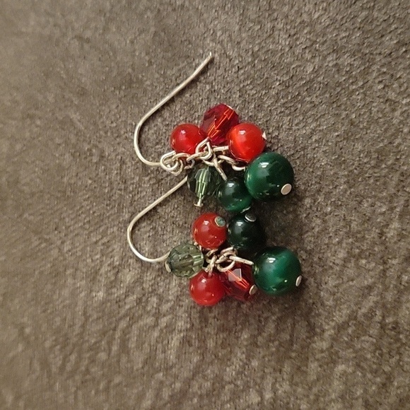 5/$25 RED Green Christmas Holiday Beaded Cluster Dangle Hook Earrings - Picture 2 of 5